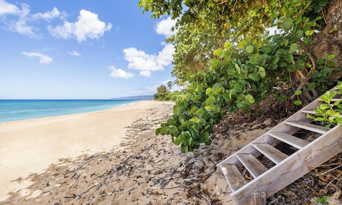 Hauula House | Pacific Pearl Beachfront Estate