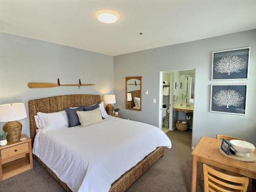 Oceano House | Pacific Plaza #105 Studio - Oyster Outlook - StudioD-King