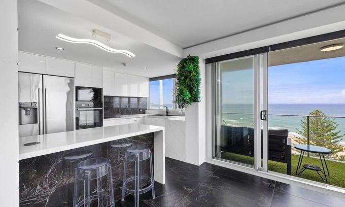 Burleigh Heads Apartment | Pacific Regis