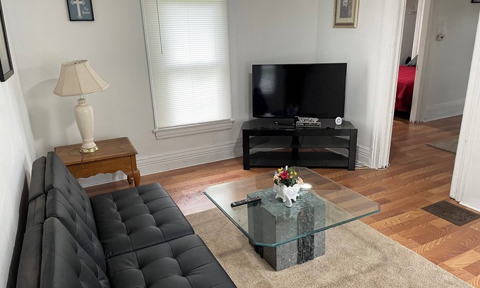 Niagara Falls House | Pacific Vacation Home Niagara Falls 3BR 2BA Private Backyard