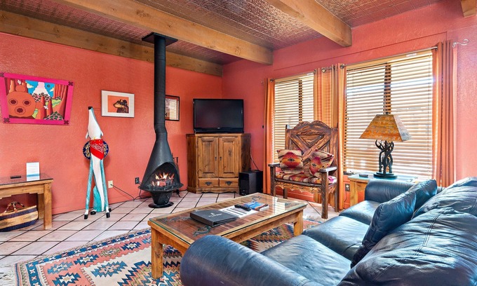 Northeast Santa Fe Hotel | Packed With Local Art - Fort Marcy Condo Near Downtown