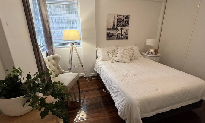 Paddington Apartment | Paddington Pad 2 bedrooms Ground Floor Walk Suncorp Train Cafe nfree Parking