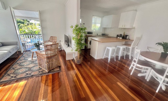 Paddington Apartment | PaddingtonPad walk to Suncorp close to train city restaurants one car space