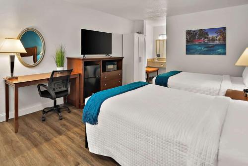 Crystal River Resort | PaddleTail Waterfront Lodge, Trademark Collection by Wyndham