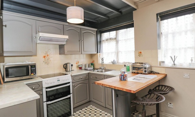 Crudwell Cottage | Paddock Cottage