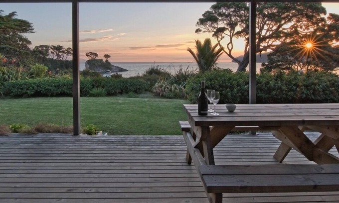 Tryphena House | Pah Bungalow, Tryphenia