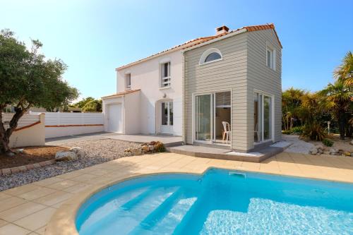 Bourgenay House | Paisible escale à Talmont-Saint-Hilaire avec piscine