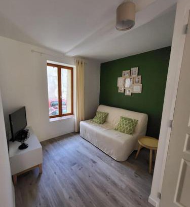 Fleury Apartment | Paisible maison de village avec terrasse