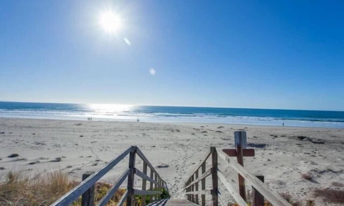 Watsonville House | Pajaro Dunes~ GARAGE, pickleball & steps from sand