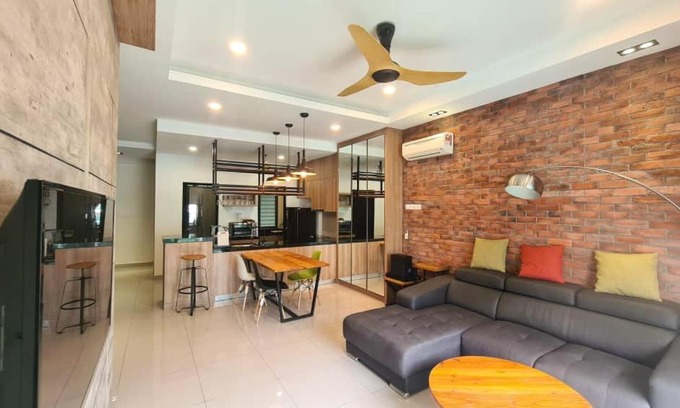 Taman Mount Austin Apartment | Palazio Mount Austin Modern Stylish 3 bedrooms balcony pool view high floor by GDRAGON HomeStay
