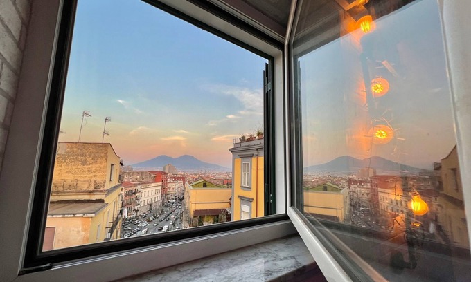 Naples City Centre Apartment | Palazzo Settembrini 49