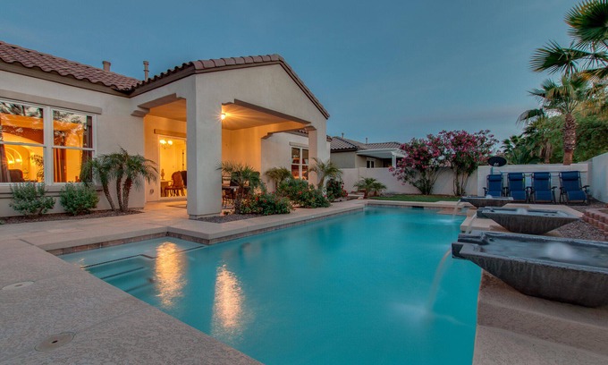 Waddell House | ⭐~ PALAZZO TOSCANO~UP TO 13*IND.BEDS~HEATED POOL+SPA~TENNIS~GOLF~BASEBALL~