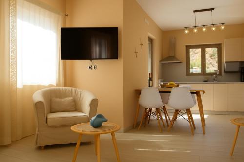Kantanos-Selino Apartment | Paliochora Beachfront Escape, Milolithos Pool Retreats