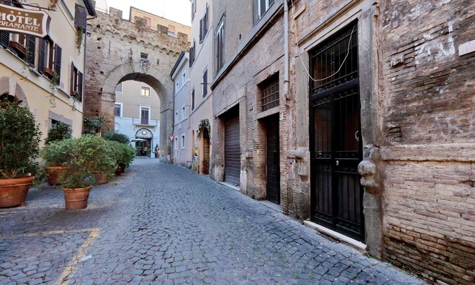 Rione XIV Borgo Apartment | Palline