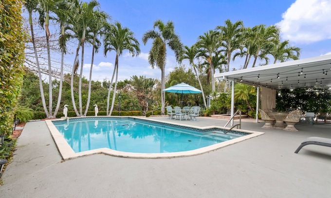 Lake Clarke Shores House | Palm Beach Paradise