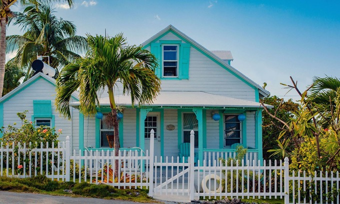 Spanish Wells House | Palm Cottage - 3 Bedroom Beach Cottage just steps from the beach