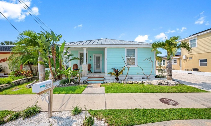 Sunset Reef House | Palm Cottage- Escape to Paradise, steps from the beach!