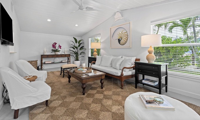 Longbeach Village House | Palm Cottage: House on Longboat Key by RVA