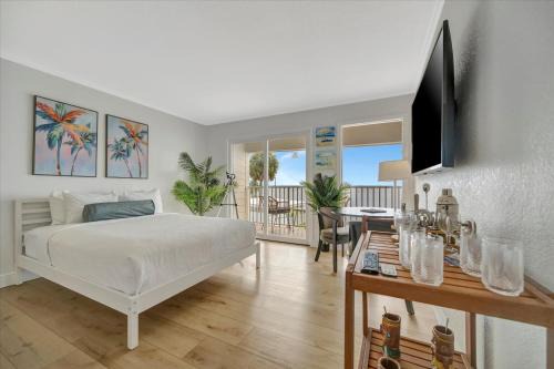 Rocky Point House | Palm Court a Bayview 2 Bed Suite & Heated Pool