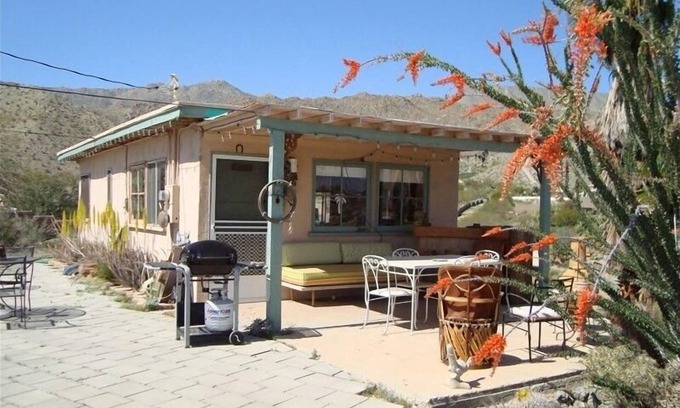 Palm Desert Cabin | Palm Desert Homestead Cabin, Best Views in Valley
