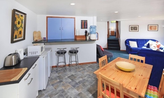 Palm Beach Condo | Palm Heights Apartment/Homestay