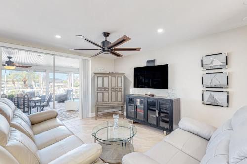 Yacht Club House | Palm Hideaway