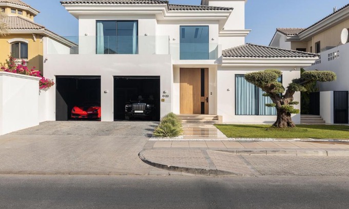 Palm Jumeirah Villa | Palm Jumeirah Paradise - 5BR Villa - Infinity Pool