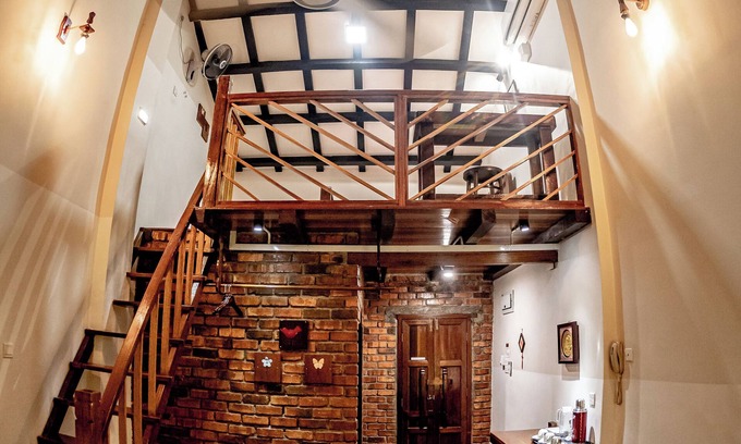 Historic George Town House | Palm Mansion Boutique Suites by Moxy