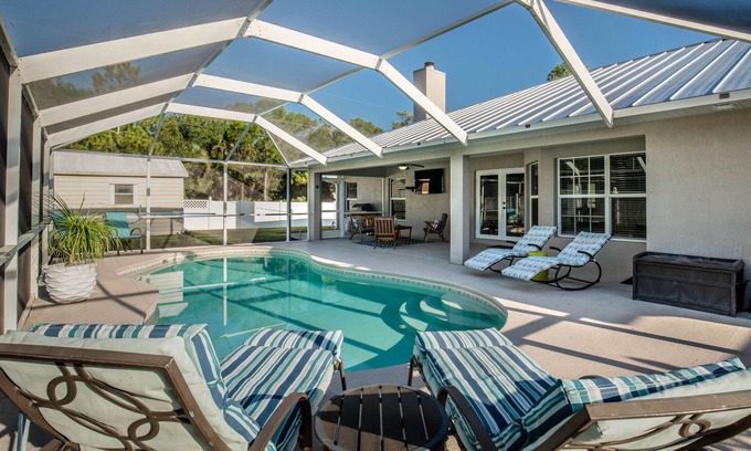Vero Lake Estates House | πΉπ Palm Paradise! Heated Pool, Lanai with TV, Grill, & Fenced Yard!