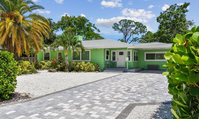 Sarasota Villa | Palm Paradise: Near Siesta Key Beach, Heated Salt Water Pool by Gulf Coast Holiday Homes