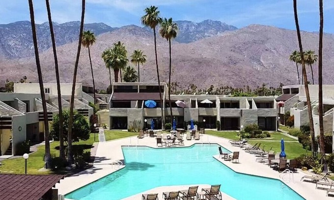 Twin Palms Condo | Palm Spring Stunning 1-bedroom Condo with pool, tennis courts, pickle ball
