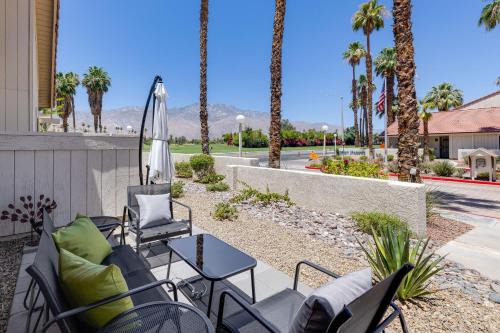 Palm Springs Apartment | Palm Springs Abode with Pool Access, Near Golfing