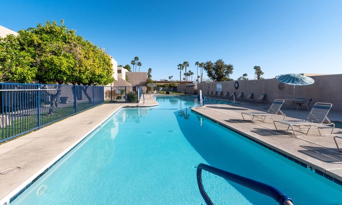 Baristo Hotel | Palm Springs Desert Gem! Outdoor Pool, Full Kitchen, Free Parking!