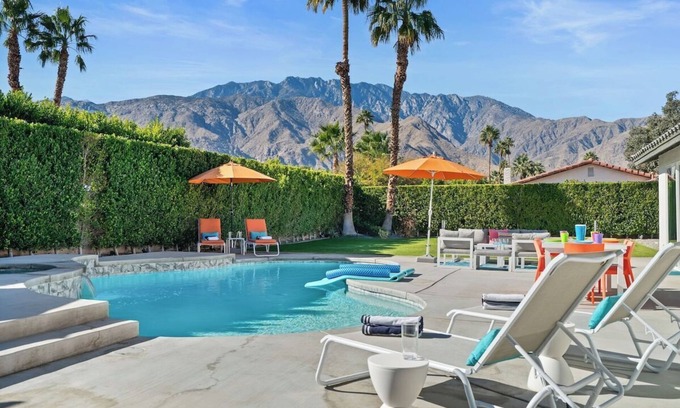 Vista Norte House | Palm Springs Oasis - Palm Springs Perfection: Relax, Play & Recharge in Your Own Oasis