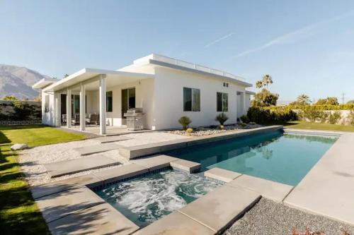 Racquet Club West House | Palm Springs View Paradise with Large Pool and SPA