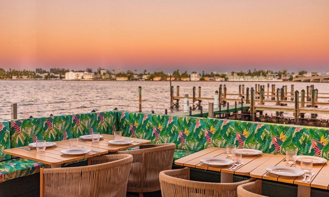 North Bay Village Hotel | Palm Tree Club Miami Hotel