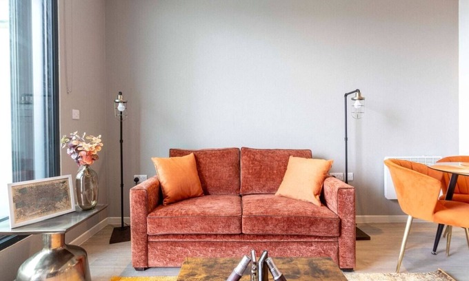 London Borough of Bromley Apartment | Palm Tree House - Columbus