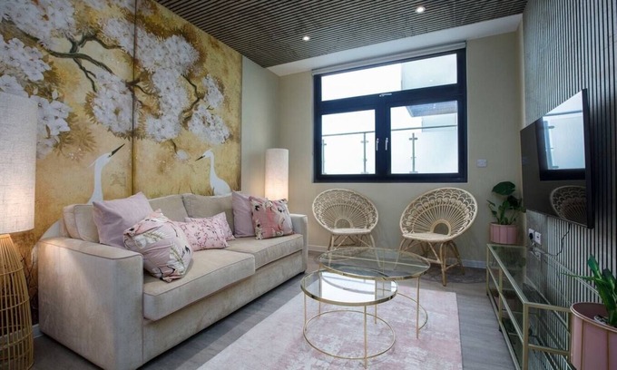 London Borough of Bromley Apartment | Palm Tree House | Namaste