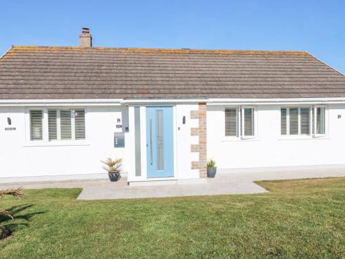 Holywell House | Palm View