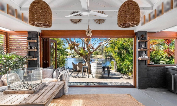 Pottsville House | Palms on Boardwalk - Gorgeous Water Views