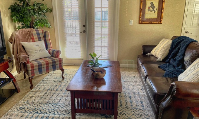 Dunedin Condo | Palms Paradise w/Patio-walk downtown or Ballpark!