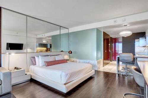 Las Vegas Apartment | Palms Place 51st floor with Strip views and Balcony