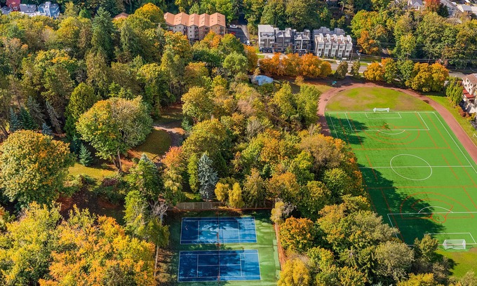 North Queen Anne House | Palpatine Sith Lord Suite