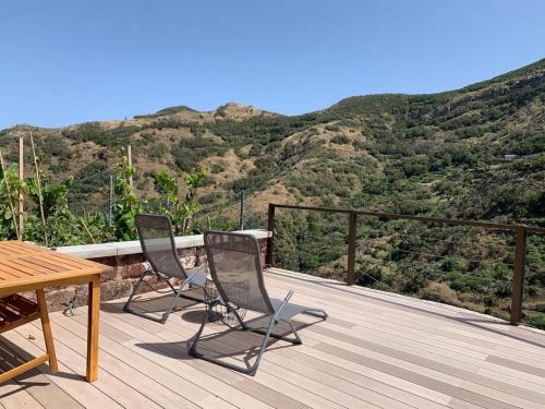 Santa Cruz de Tenerife Apartment | Pambnb - Nature Retreat with Mountain Views & Fiber
