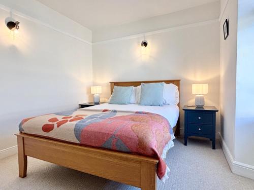 Newlyn House | Pandora a Lovely Seaside Cottage in Newlyn sleeps 4