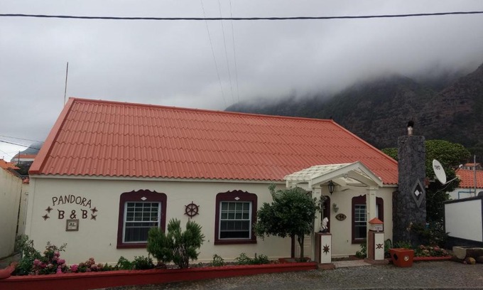 Lajes das Flores Bed & Breakfast | Pandora