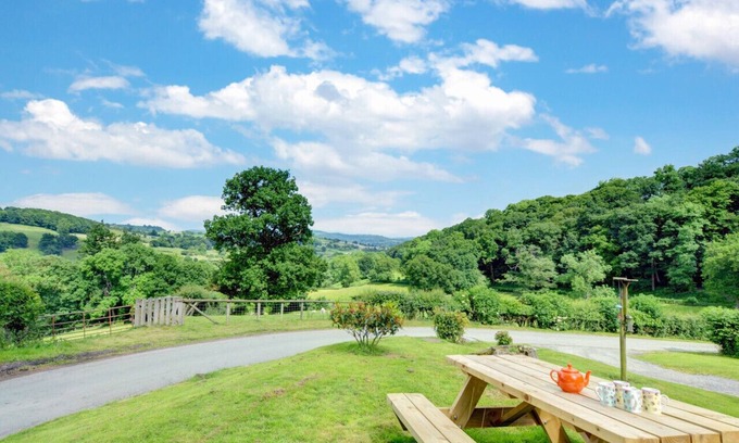 Kingswood House | Pandy Barn - Two Bedroom House, Sleeps 4