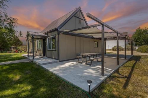 Panguitch House | Panguitch Cottage by Jerny