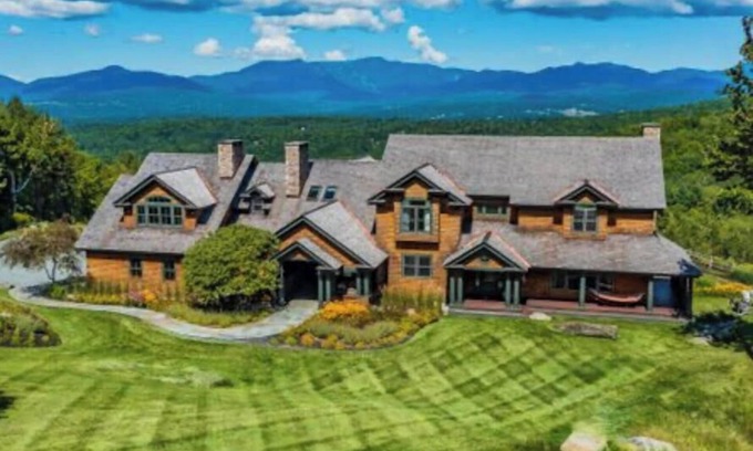 Stowe Hollow House | Panorama: 5 br, fireplaces, game room, huge deck with mountain views!