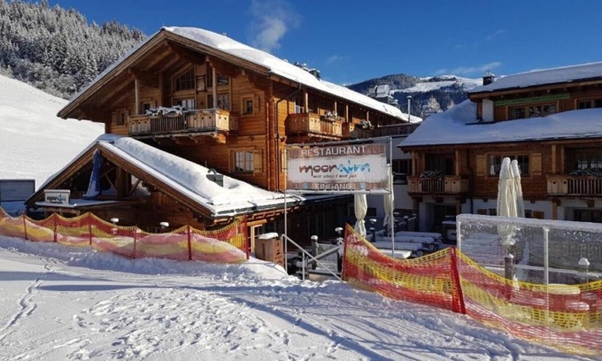 Schonbach Ski Chalet | Panorama Chalet with Mountain View, Wi-Fi & Terrace